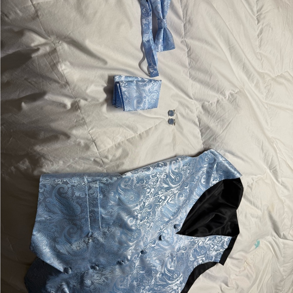 Mens warehouse Vest and Tie Set